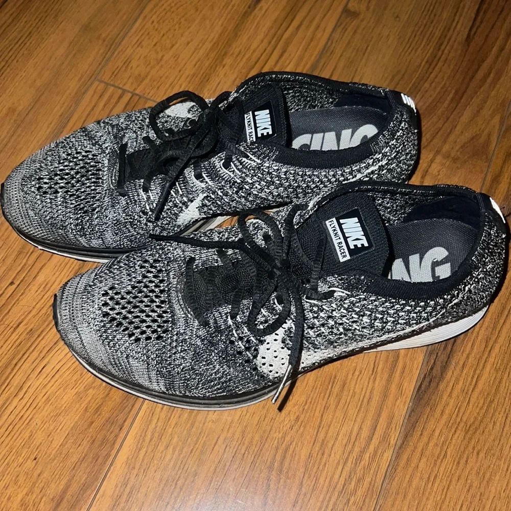 Nike Flyknit Racers - Picture 2 of 4